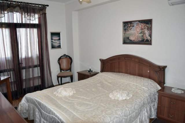Tirane, jepet me qera apartament 2+1+BLK Kati 6, 131 m² 600 Euro (Rruga Andon Zako Cajupi)