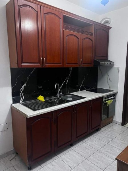 Tirane, jepet me qera apartament 100 m² 35.000 Leke (Sauk)