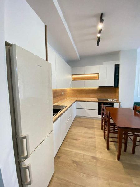 Tirane, jepet me qera apartament 2+1+BLK prane Stacioni i Trenit  KOMPLEKSI SIRI 2 CMIMI:550 EURO + PARKIM
