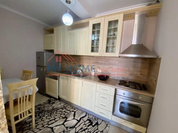 Tirane, jepet me qera apartament 2+1+BLK Kati 5, 110 m² 600 Euro (Rruga e Durresit)