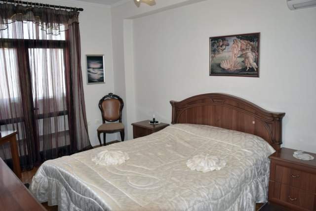 Tirane, jepet me qera apartament Kati 3, 130 m² 600 Euro (Bllok)
