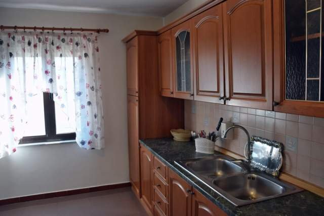 Tirane, jepet me qera apartament Kati 3, 130 m² 600 Euro (Bllok)