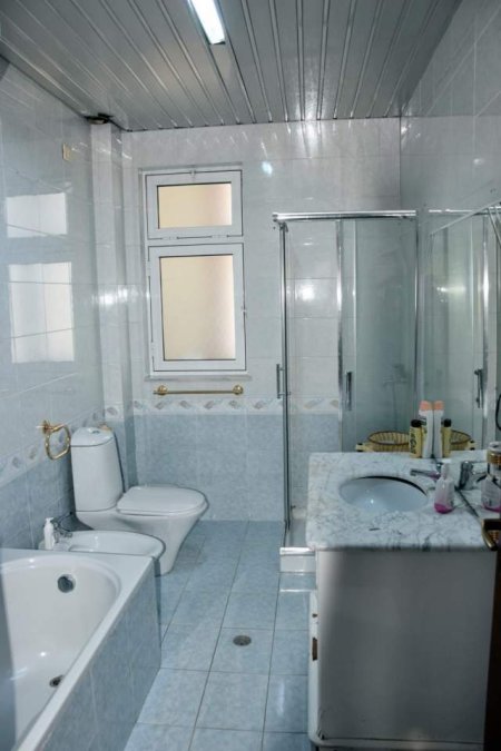 Tirane, jepet me qera apartament Kati 3, 130 m² 600 Euro (Bllok)