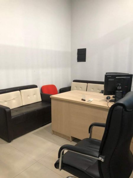 Tirane, jepet me qera ambjent biznesi Kati 0, 99 m² 1.000 Euro (Rruga e Kavajes)