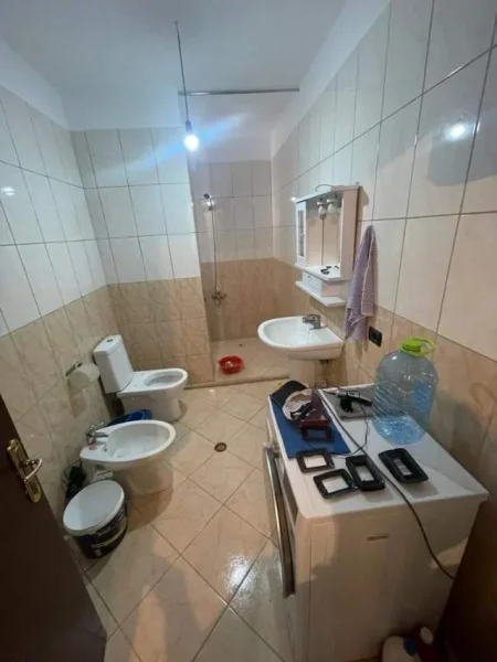 Tirane, jepet me qera apartament 2+1+BLK Kati 1, 110 m² 700 Euro (Sheshi Willson)