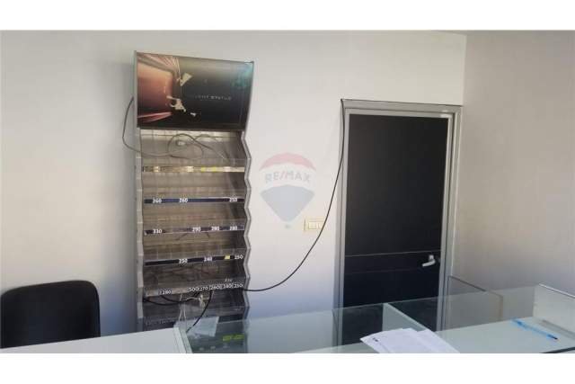 Tirane, jepet me qera dyqan Kati 0, 16 m² 250 Euro (21 dhjetor)