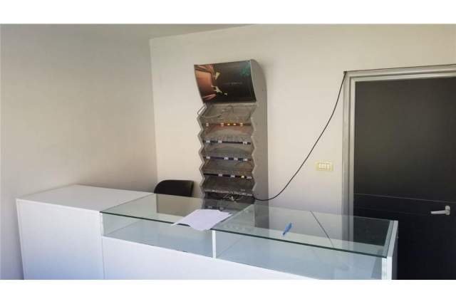 Tirane, jepet me qera dyqan Kati 0, 16 m² 250 Euro (21 dhjetor)