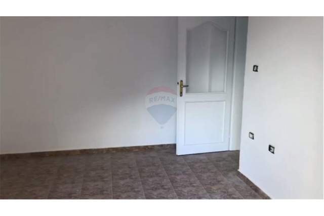 Tirane, jepet me qera zyre Kati 2, 76 m² 600 Euro (Myslym Shyri)