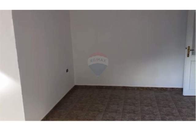 Tirane, jepet me qera zyre Kati 2, 76 m² 540 Euro (Myslym Shyr)