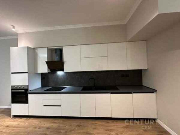 Tirane, jepet me qera apartament Kati 1, 110 m² 800 Euro (komuna parisit)