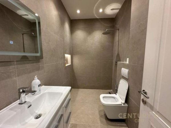 Tirane, jepet me qera apartament Kati 1, 110 m² 800 Euro (komuna parisit)