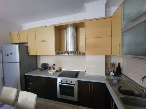 Tirane, jepet me qera apartament 2+1 Kati 5, 95 m² 650 Euro (rruga e dibres)