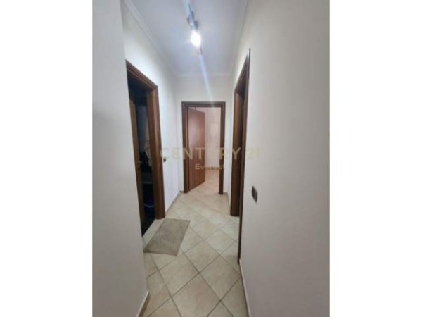 Tirane, jepet me qera apartament 2+1 Kati 5, 95 m² 650 Euro (rruga e dibres)