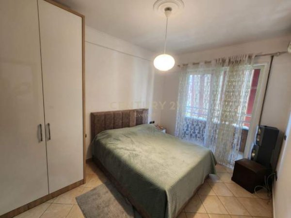 Tirane, jepet me qera apartament 2+1 Kati 5, 95 m² 650 Euro (rruga e dibres)