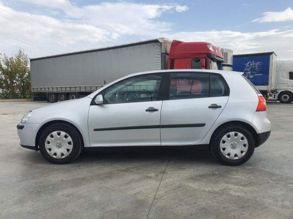 Fier, shitet makine Volkswagen Golf 1,6 SR  Bezine Viti 2006