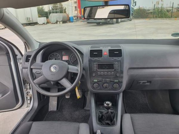 Fier, shitet makine Volkswagen Golf 1,6 SR  Bezine Viti 2006