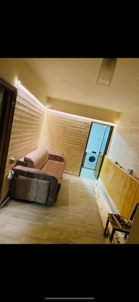 Tirane, jepet me qera apartament 1+1 Kati 1, 50 m² 240 Euro (sauk)