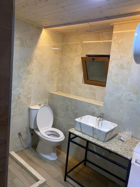 Tirane, jepet me qera apartament 1+1 Kati 1, 50 m² 240 Euro (sauk)