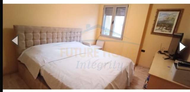Tirane, jepet me qera apartament 2+1 Kati 4, 85 m² 500 Euro (Rruga Todi Shkurti)