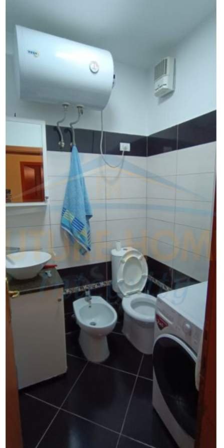 Tirane, jepet me qera apartament 2+1 Kati 4, 85 m² 500 Euro (Rruga Todi Shkurti)