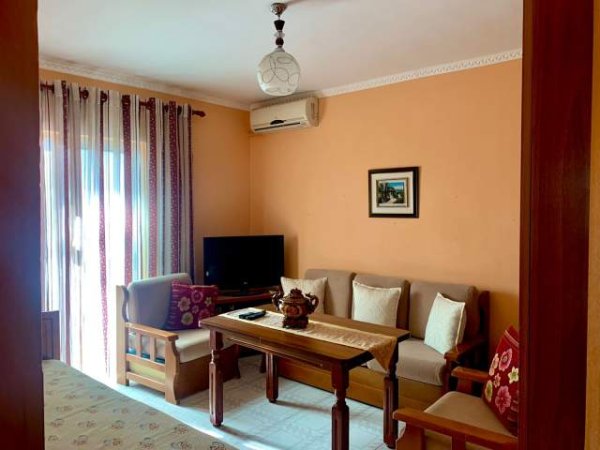 Tirane, jepet me qera apartament 2+1+BLK Kati 2, 70 m² 470 Euro (Sheshi Shtraus)