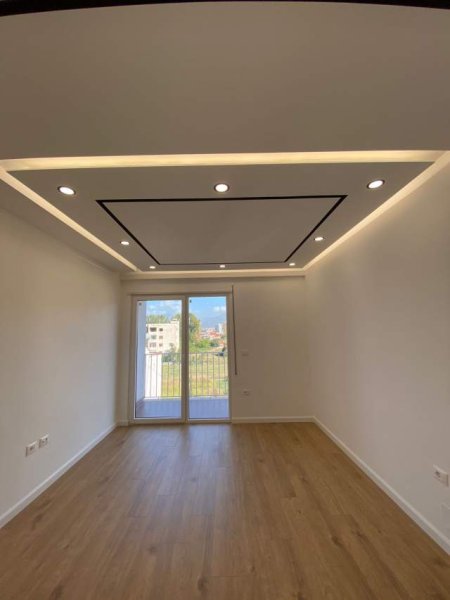 Tirane, jepet me qera ambjent biznesi Kati 3, 500 m²5.000 Euro (teodor keko)