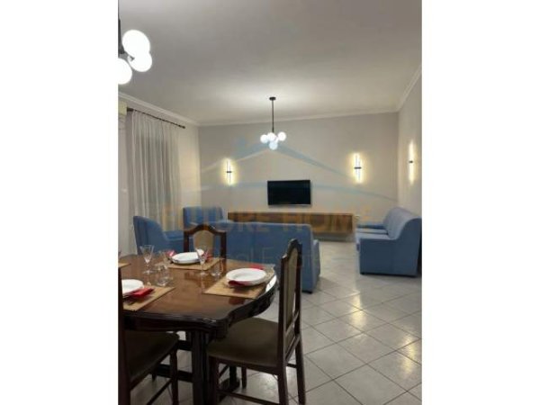 Tirane, jepet me qera apartament 2+1+BLK Kati 2, 100 m² 700 Euro (Rruga Tefta Tashko Koco)