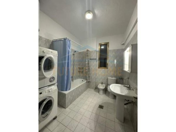 Tirane, jepet me qera apartament 2+1+BLK Kati 2, 100 m² 700 Euro (Rruga Tefta Tashko Koco)