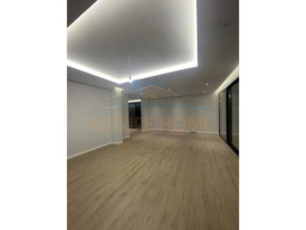 Tirane,  Vile 3+1 Kati 1, 400 m² 3.000 Euro (LIQENI I THATE)