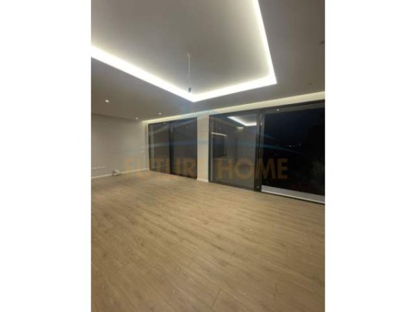 Tirane,  Vile 3+1 Kati 1, 400 m² 3.000 Euro (LIQENI I THATE)