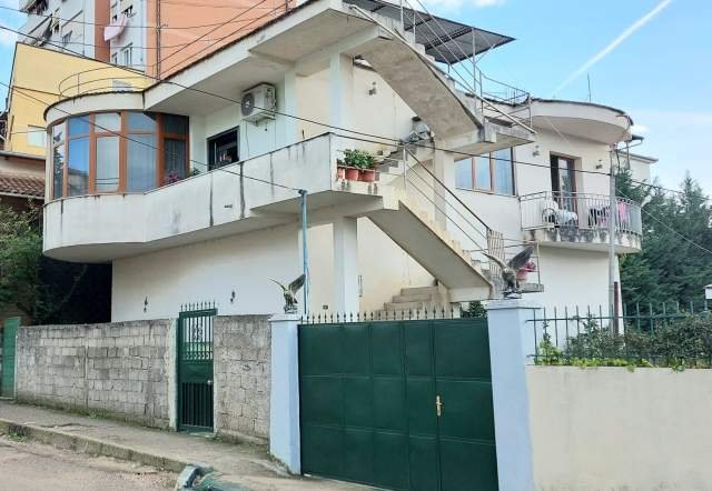 Tirane, shes Shtepi 2 Katshe , 292 m² 320.000 Euro (Vilat Gjermane)