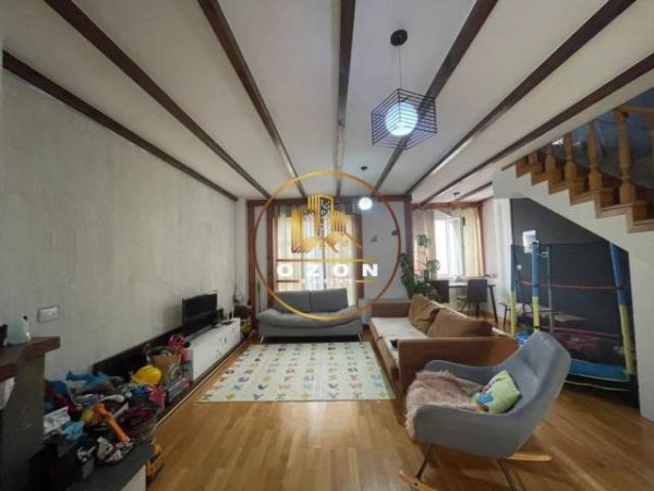 Tirane, jepet me qera apartament duplex Dublex Kati 3, 180 m² 1.300 Euro (sauk)