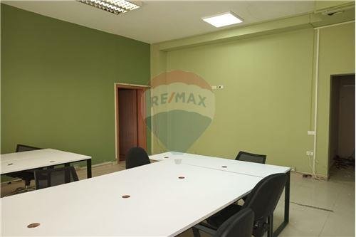 Tirane, jepet me qera zyre Kati 1, 150 m² 1.450 Euro (Komuna e Parisit)