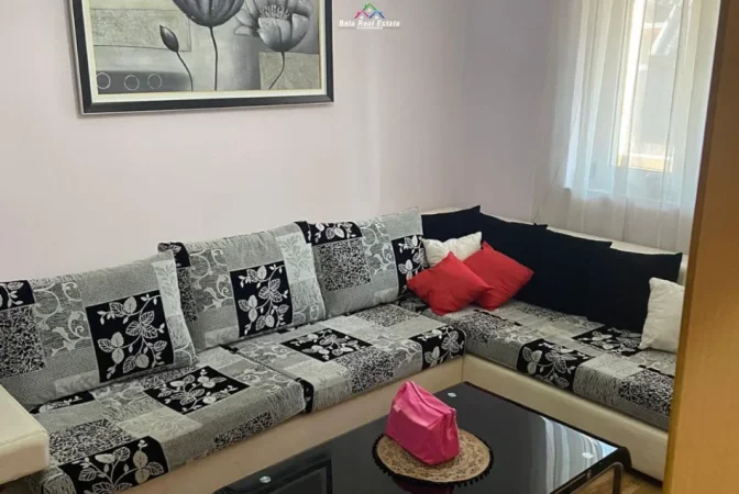 Tirane, jepet me qera apartament 1+1+Ballkon Kati 5, 62 m² 600 € (Pallatet Agimi)