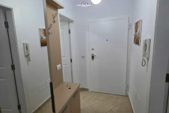 Tirane, jepet me qera apartament 1+1+Ballkon Kati 4, 65 m² 650 € (prane grepi i arte)