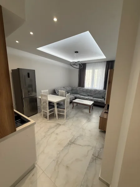 Tirane, jepet me qera 1+1 , 300 €