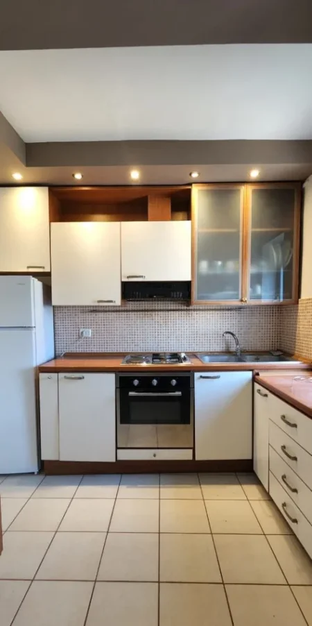 Tirane, jepet me qera apartament 1+1 Kati 6, 58 m² 550 € (Bulevardi Zogu i Parë)