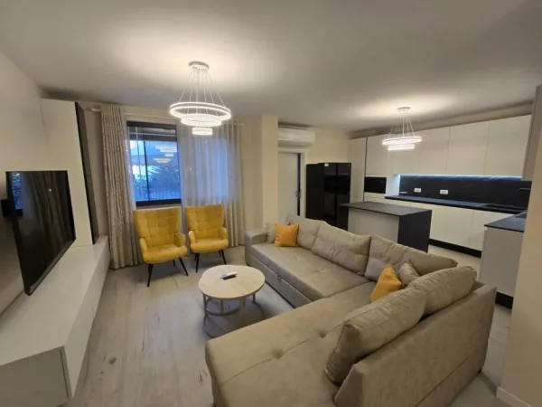 Tirane, jepet me qera apartament 3+1 Kati 3, 130 m² 1.200 € (Komuna e Parisit)