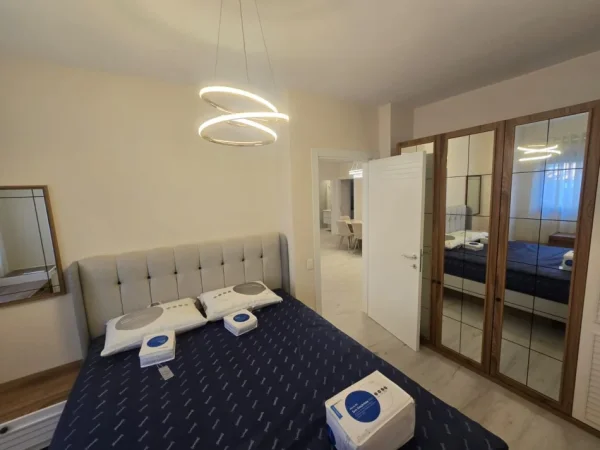 Tirane, jepet me qera apartament 3+1 Kati 3, 130 m² 1.200 € (Komuna e Parisit)