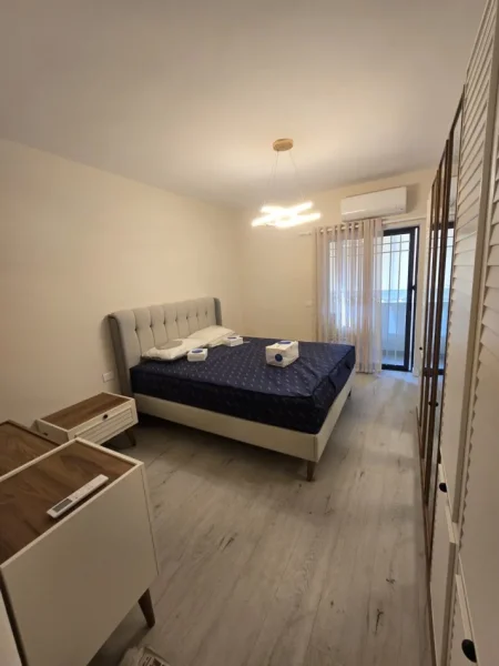 Tirane, jepet me qera apartament 3+1 Kati 3, 130 m² 1.200 € (Komuna e Parisit)