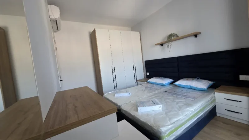 ****Tirane, Me Qera 1+1, 60 m² 550 € (***Pronari****)