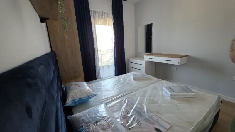****Tirane, Me Qera 1+1, 60 m² 550 € (***Pronari****)