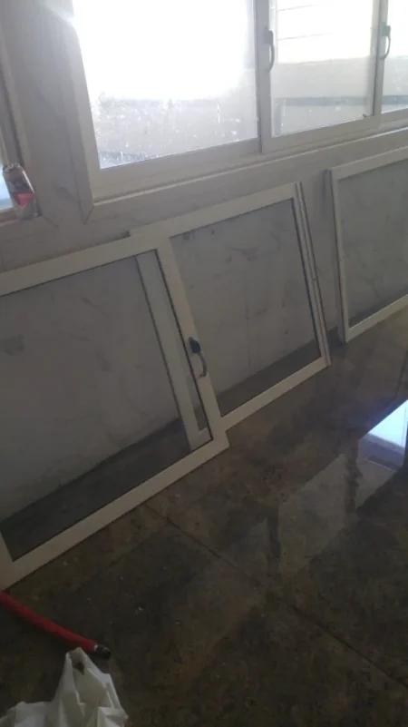 Durres, shes aksesore OKAZION. MBYLLET HOTEL☆☆☆☆ • SHITET 4 DRITARE DURALUMINI TË MËDHAJA.