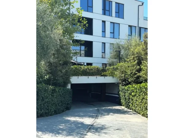 Tirane, shitet apartament 3+1 Kati 0, 129 m² 451.255 € (liqeni i thate)