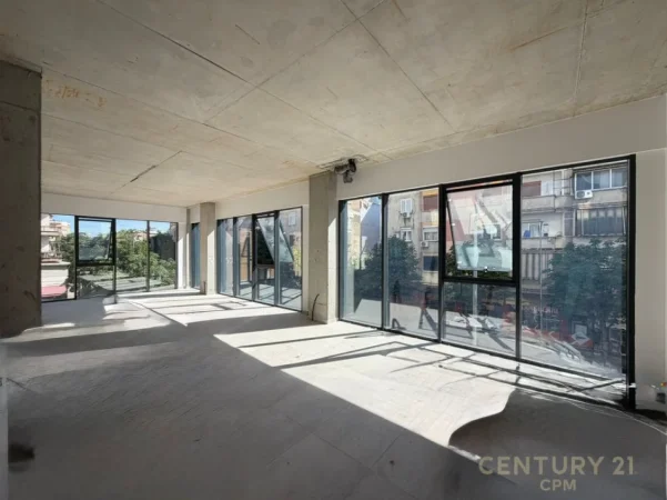 Tirane, jepet me qera zyre Kati 1, 359 m² 7.200 € (rruga e barrikadave)