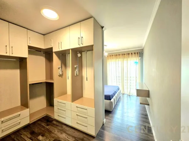 Tirane, jepet me qera apartament 2+1+Ballkon Kati 4, 126 m² 1.000 € (rruga e barrikadave)