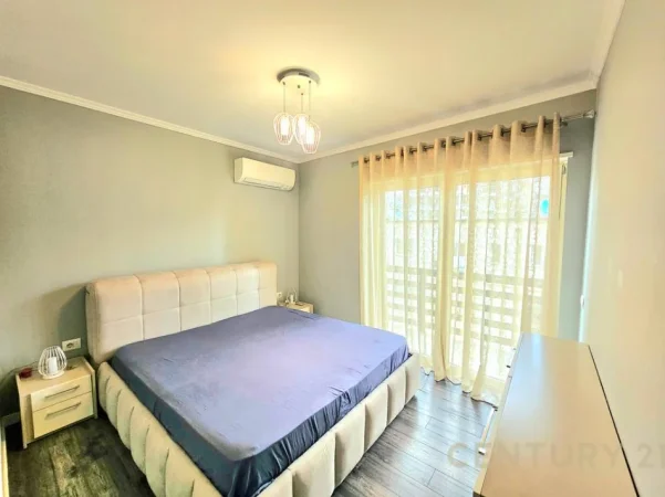 Tirane, jepet me qera apartament 2+1+Ballkon Kati 4, 126 m² 1.000 € (rruga e barrikadave)