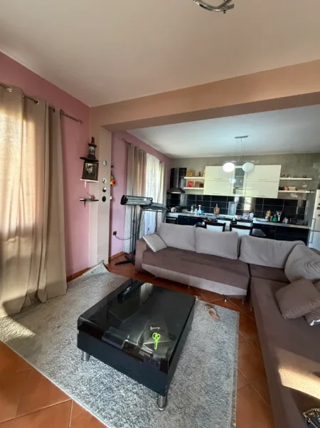 Tirane, jepet me qera 2+1 35000 leke