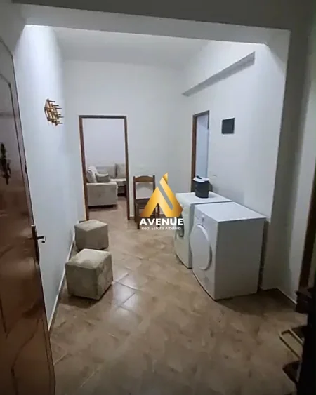 Tirane, jepet me qera apartament 1+1+Ballkon Kati 2, 65 m² 40.000 € (Rruga Misto Mame)