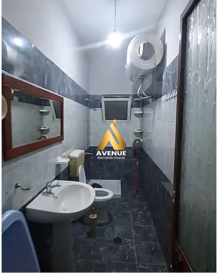 Tirane, jepet me qera apartament 1+1+Ballkon Kati 2, 65 m² 40.000 € (Rruga Misto Mame)